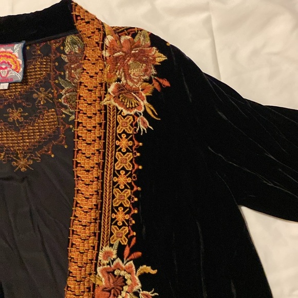 Johnny Was embroidered velvet shawl - Picture 3 of 6